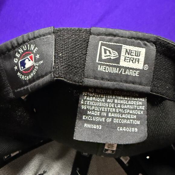 New Era New York Yankees 9FORTY fitted  cap size M/L in all-black - Picture 2 of 2